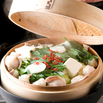 地元番組で取り上げられた新感覚ヘルシー鍋『蒸しもつ鍋1180円』。特製とろろダレで頂くのがオススメ