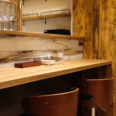 厨房を眺めながらお酒お食事を堪能するのが通の楽しみ方。