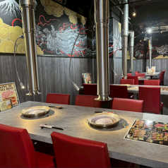 4名様テーブルは3卓ございます。カップルでのデート利用はもちろん、ご友人との普段使い、会社の同僚との懇親会など、少人数のグループでのご利用に大変便利です♪落ち着いた雰囲気の中で、ゆったりとお食事をお楽しみいただけます。