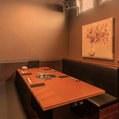 落ち着いてお食事が楽しめる完全個室空間。ご予約はお早目がオススメです。