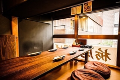 【6名様用個室(座敷)】座敷スタイルの半個室のお席もございます!足を伸ばしてゆったりと食事やご宴会をお楽しみください。