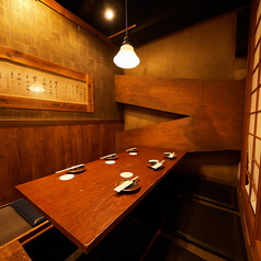 団体様利用可能の掘り炬燵完全個室。8名様から20名様まで会社の飲み会・同窓会など色んなシーンでの利用に最適です。