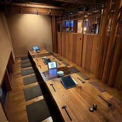 最大35名様までご利用頂けるお座敷席です。歓送迎会や同窓会など、人数が多いご宴会に最適です。広々とした空間なので、密になることもございません※予約状況によってお席のタイプが異なることがございます。