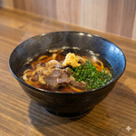 北九州・小倉発祥の名物どきどきうどんと職人の技が光る逸品を揃えた居酒屋です。