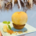 料理メニュー写真 期間限定！丸ごと桃のタルト
