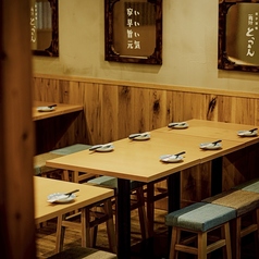 使い勝手抜群！サクッとハイボール99円を一杯飲むのにも最適なのがオープン席！居心地良いかっこいい空間なのにコスパ抜群！