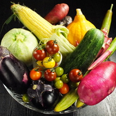 【食へのこだわり１】野菜は大阪“やなもり農園”や“射手矢農園”を始め、全国各地の新鮮で安心な食材を使用しております。