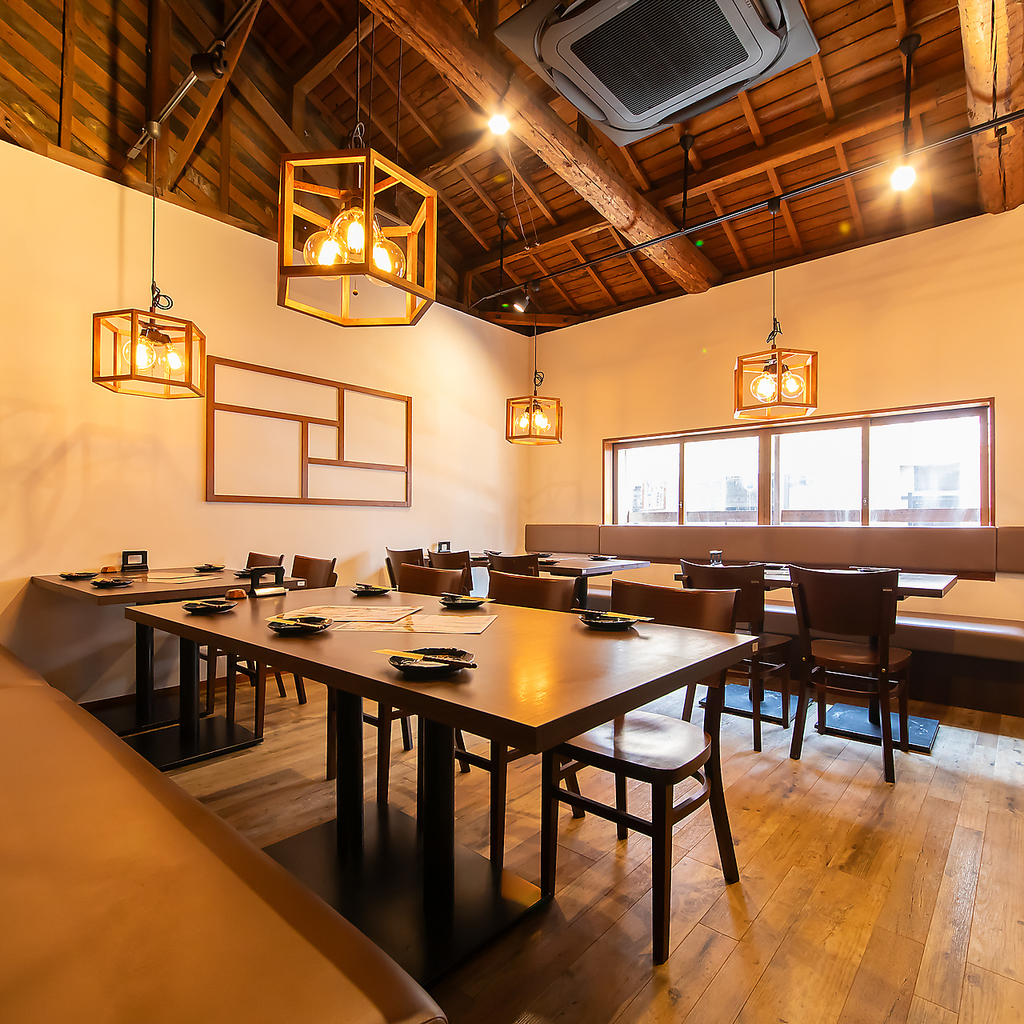 美味しい料理と、お酒に舌鼓を打ちながら、大切な人や仲間と賑やかにおしゃべりを。食も話も大満足★