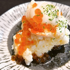 いくらこぼれる温玉ポテトサラダ