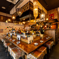 デートやご友人と。臨場感あふれるカウンター席。