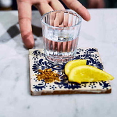 本格メキシコ料理に良く合う「ハードリカー」を多数取り揃えております。メキシコの蒸留酒「テキーラ」は、ストレートで楽しんでもカクテルにしても華やか。スパイシーで濃厚な旨味が魅力の「モダン・メキシカン」にぴったりです。