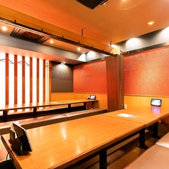 会社帰りに北海道♪旬の素材が楽しめます☆大切な人との時間に最適な空間。個室は掘りごたつ席。和の雰囲気の中でくつろげます♪掘りごたつのお席は足元もゆったりとリラックスしてお食事頂けます。個室/ソファー/掘りごたつと様々なお席をご用意しております！