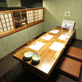 肩肘をはらずに気軽に楽しめる、使い勝手の良い半個室が6部屋ございます。仕切りや簾を外すことで、人数に応じた個室をお作りできますので、少人数～中人数様での飲み会などにぴったり♪個室セッティングのご要望は、お気軽にお問い合わせくださいませ。