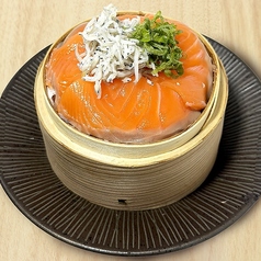 サーモンとしらすのせいろ飯
