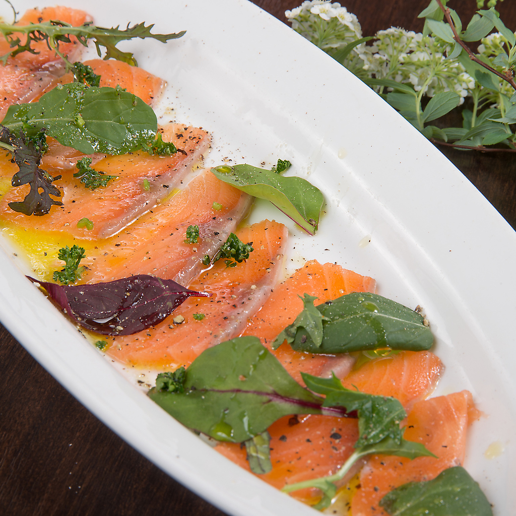 各種ワインとの相性が抜群のカルパッチョは新鮮な魚介類を使用しているからこその口どけ◎