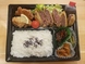 【特注弁当】赤身の牛かつと昆布〆鶏の唐揚げ弁当