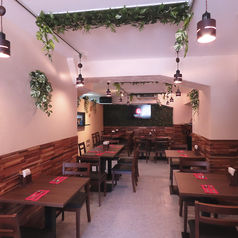 広々とした店内。テーブル席を多数ご用意！