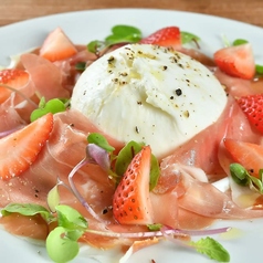 ブッラータ生ハムと季節フルーツ