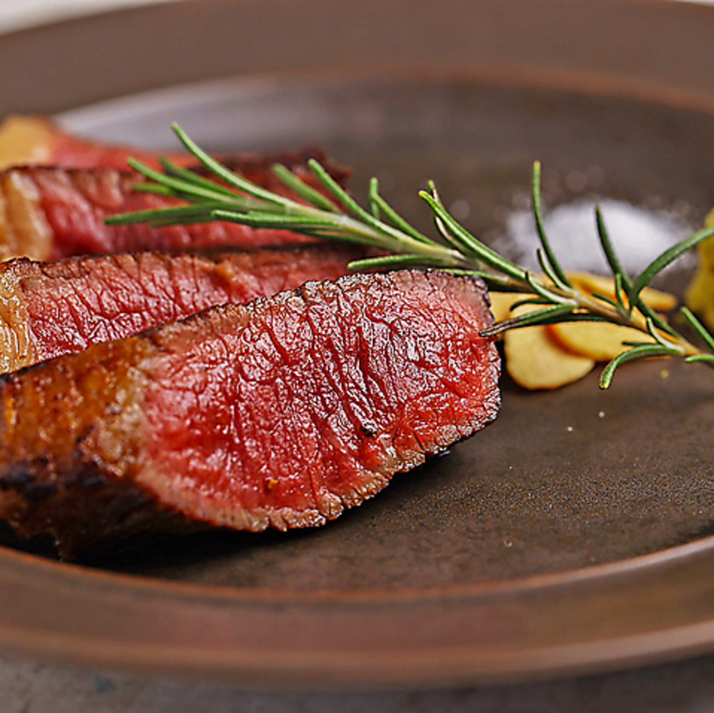 黒毛牛の希少部位ステーキも食べ放題でお楽しみいただけます！コスパ◎なので是非ご利用ください！