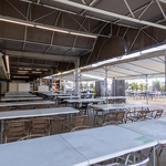 屋内テラス席は、雨でも大丈夫な全天候型の開放的な空間でゆったりとした時間をお過しいただけます！