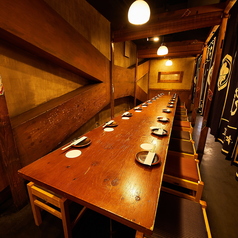 最大25名様まで利用可能。暖簾で区切れるテーブル個室。会社の飲み会・プライベートな飲み会などに最適！