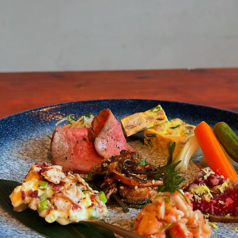 お酒が進む旬の素材を活かした逸品料理をご提供致します