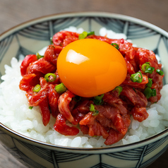 【炊き立て】土鍋で味わう 飲める炙りユッケご飯(土鍋ごはん付き)＜二人前＞