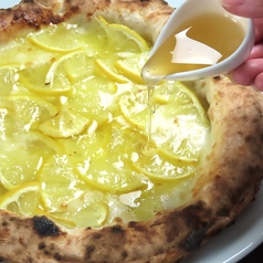 本場ナポリで修行した、もちもちとした自家製生地です