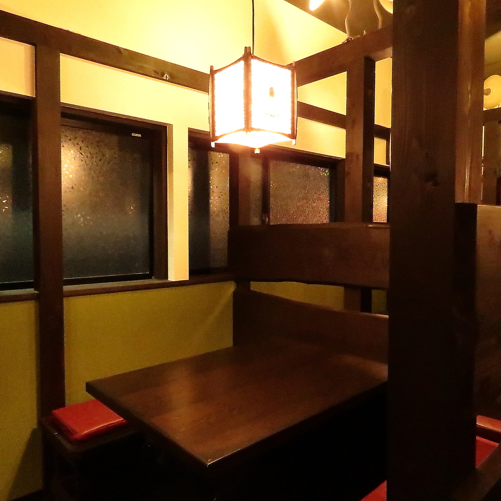 落ち着いた和の内装が居心地◎友人や会食、デートにもご利用しやすい、温かい空間をご用意してます。