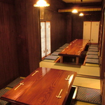 雰囲気ある掘りごたつのお席は仕切りで個室風に。2～24名様まで対応可能です。