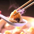 【名物！薄皮小籠包】台湾の職人が丁寧に包んだ当店自慢の『薄皮小籠包』や熱々の麻婆豆腐など、メディアでも絶賛された人気の本格中華料理を是非一度お試し下さい。