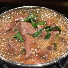 【レバニラ】目の前で焼かれる香ばしい香りに食欲がそそられる絶品料理です！の写真