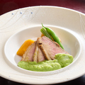 料理メニュー写真&nbsp;合鴨ロース蒸し煮えんどう豆のクリームソース