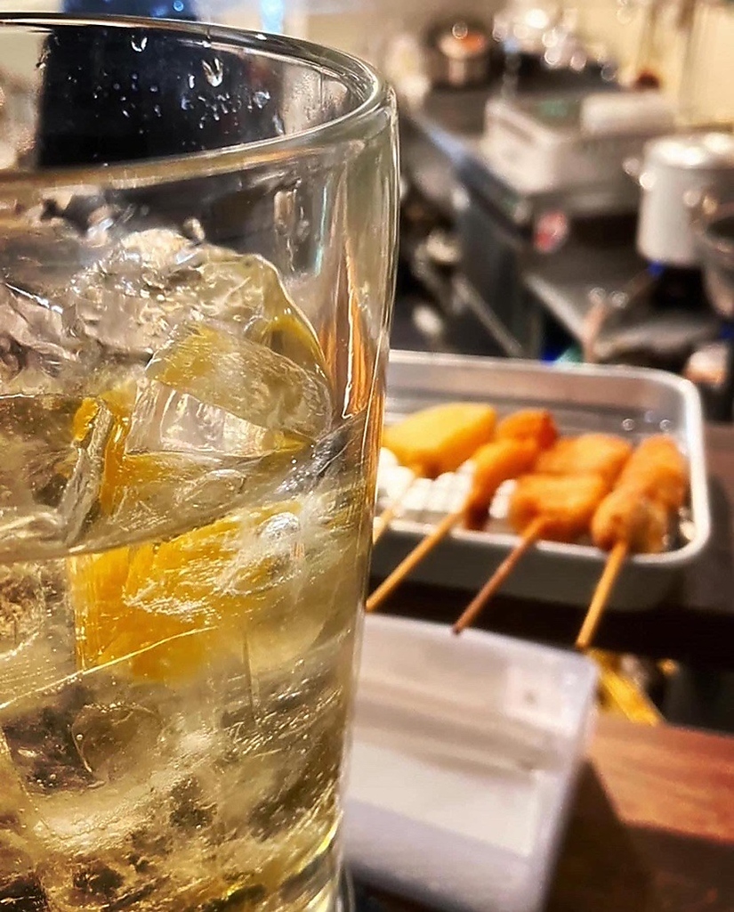 あげてる串カツの音だけでもお酒が進みますね♪