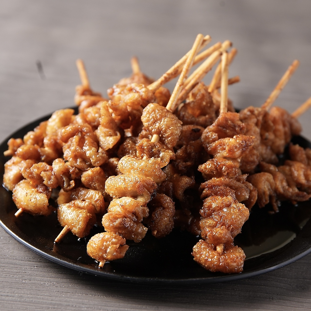 一度食べればやみつきの看板メニュー『かわ串』はおかわり必至！！！
