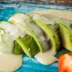 アボカド刺しの山葵ソースかけ