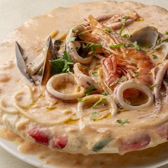 殻付き海老と魚介のトマトクリーム