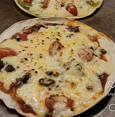 鉄板ピザ　牛すじトマトソース