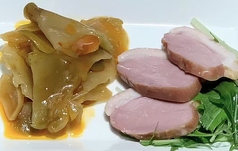 A：鴨のスモーク＋ザーサイ