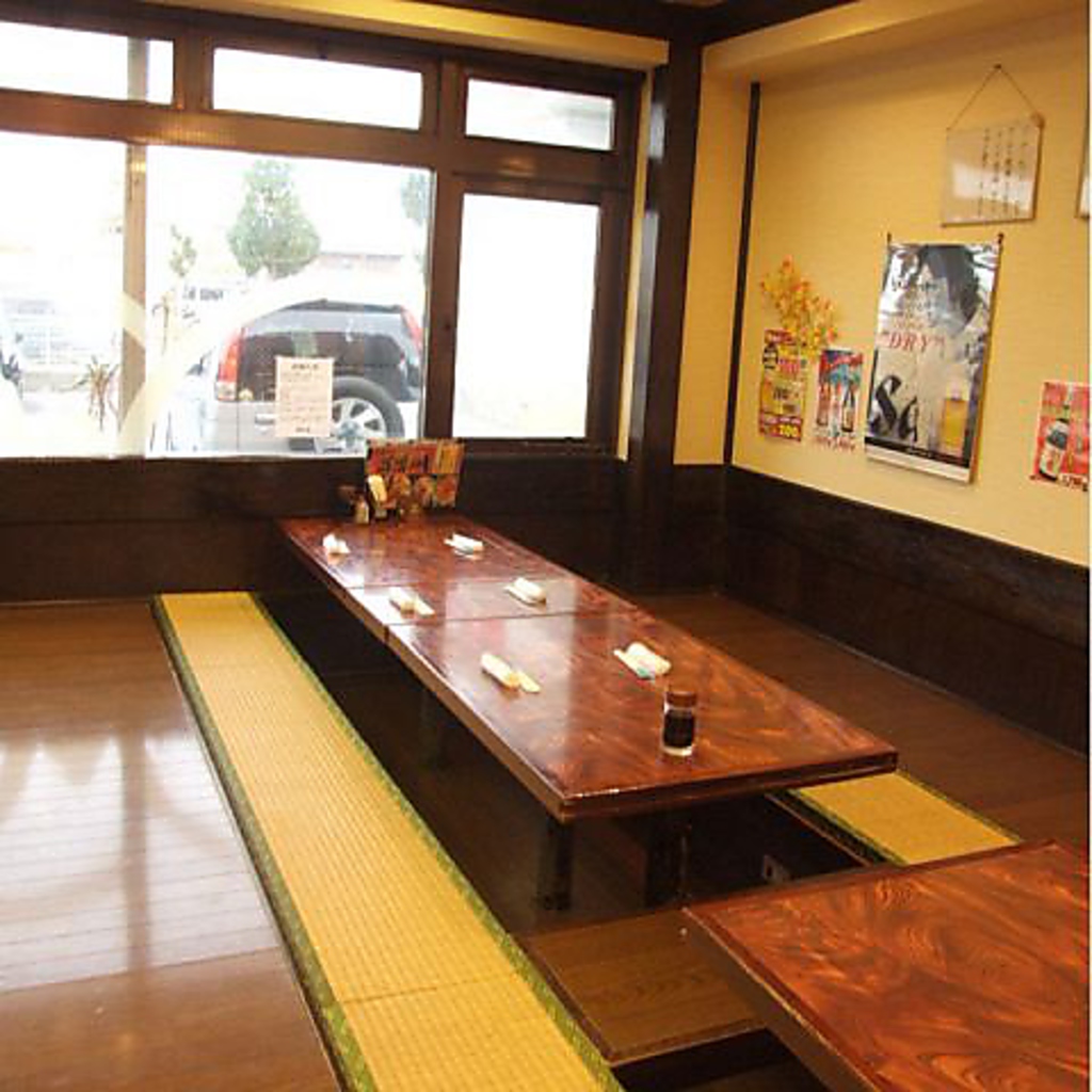 ゆったりテーブル席で一杯いかが？