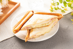 ベーコンチーズホットサンド