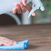 店内に消毒液を設置し、多数の人が触れる箇所の消毒を徹底しております。また、換気設備による常時換気を行い、お客様が安心してご利用いただけるよう、感染症対策に努めています。