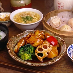 蒸したて点心3種と選べるメインの「贅沢中華ランチ」