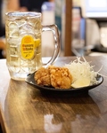 ハイボールと唐揚げの鉄板コンビ☆うぃ～とお酒が進みます！