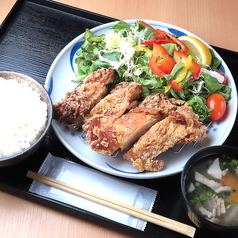 大人気！マテラ鶏の一枚揚げ♪