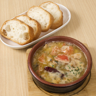 自家製アヒージョとバケットの最高の組み合わせ♪