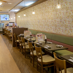※写真は系列店です。4人掛けのテーブル席を多数用意してます。居心地の良い空間をご利用ください。
