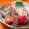 料理メニュー写真 ～本日入荷の鮮魚をおまかせ盛りで～刺身4点盛り合わせ