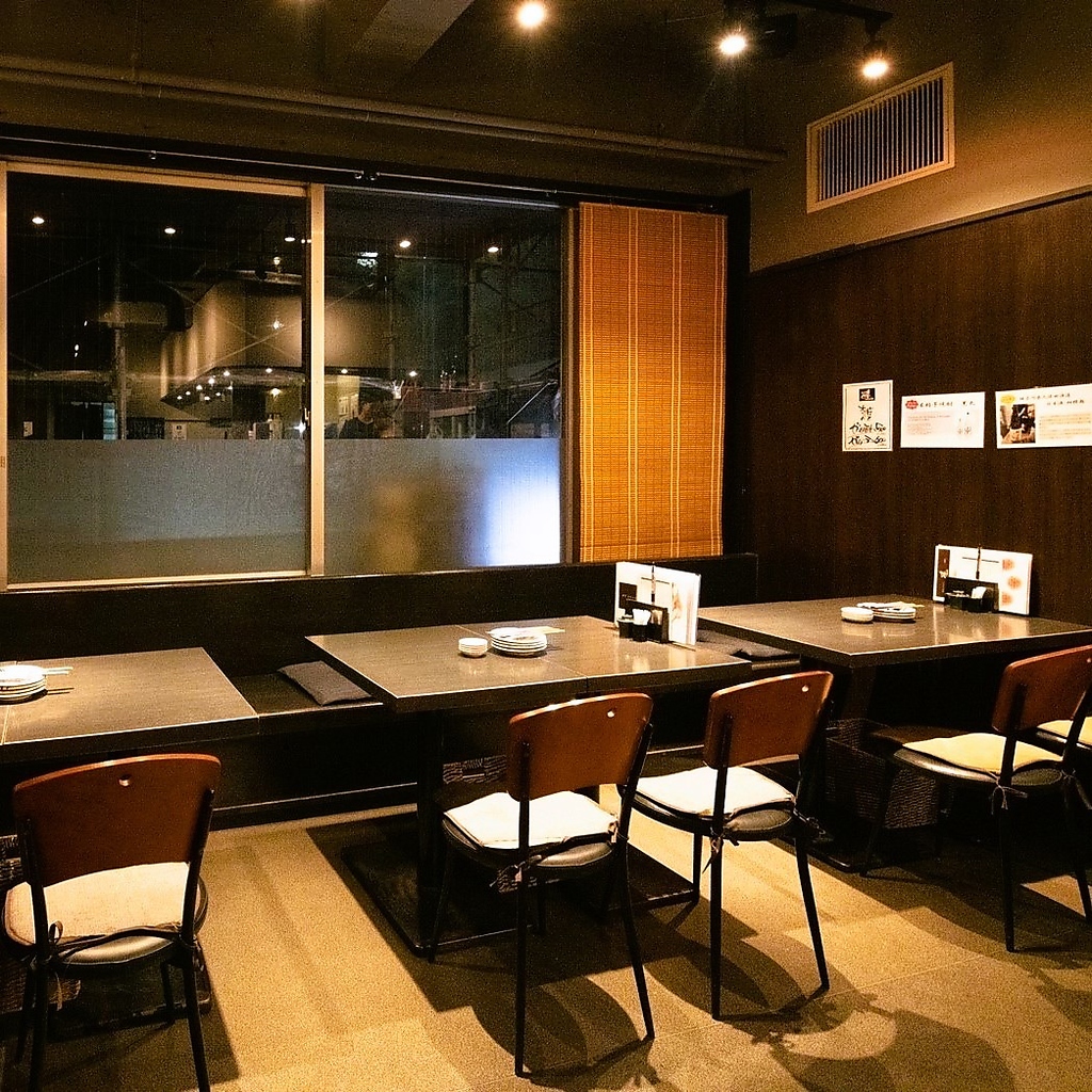 おしゃれでシックな店内は個室もございます。　-関内　寿司　居酒屋-　糧