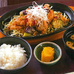 唐揚げとなすの鉄板油淋鶏定食 ※ごはん、みそ汁、漬物付